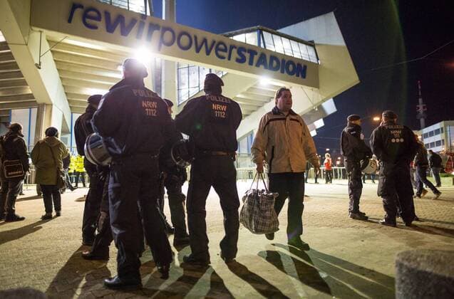 Bochum Polizisten vor dem Rewirpower Stadion VfL Bochum vs 1. FC Union Berlin, Fussball, 2. Bundesliga, 20.11.2015, Copyright: Schülerx xEibner-Pressefoto EP_jse