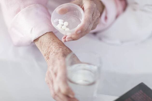 Patient taking medication model released Symbolfoto property released  ZEF007265