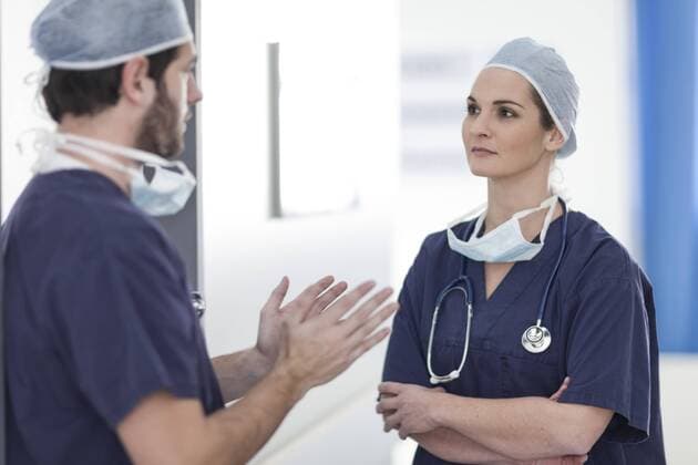 Model Released: Ärzte im Krankenhaus Doctors in hospital, communication model released Symbolfoto property released  ZEF007303