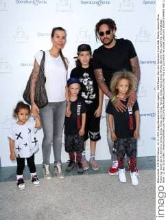 Petit Maison Chic And Operation Smile Kids Charity Fashion Show Featuring: Sarah Gerth, Jermaine Jones, Junius Jones, Liya Jones, Kenyon Jones, Keanu Jones Where: Beverly Hills, California, United States When: 21 Nov 2015 Credit: FayesVision WENN.com  FS2