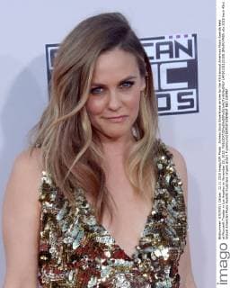 Actress Alicia Silverstone arrives for the 43rd annual American Music Awards held at Microsoft Theater in Los Angeles on November 22, 2015.  LAP20151122105 JIMxRUYMEN