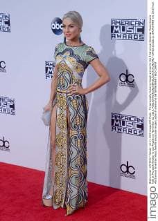 TV personality Julianne Hough arrives for the 43rd annual American Music Awards held at Microsoft Theater in Los Angeles on November 22, 2015.  LAP20151122111 JIMxRUYMEN