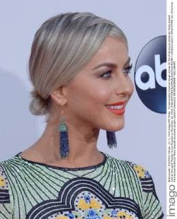 TV personality Julianne Hough arrives for the 43rd annual American Music Awards held at Microsoft Theater in Los Angeles on November 22, 2015.  LAP20151122117 JIMxRUYMEN