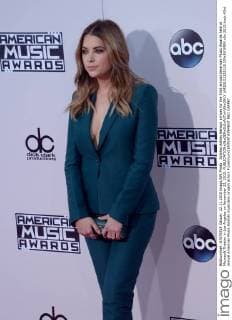 Actress Ashley Benson arrives for the 43rd annual American Music Awards held at Microsoft Theater in Los Angeles on November 22, 2015.  LAP20151122118 JIMxRUYMEN