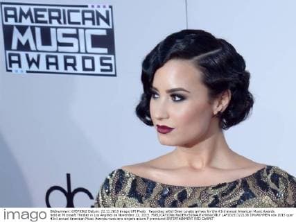 Recording artist Demi Lovato arrives for the 43rd annual American Music Awards held at Microsoft Theater in Los Angeles on November 22, 2015.  LAP20151122138 JIMxRUYMEN