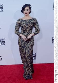 Recording artist Demi Lovato arrives for the 43rd annual American Music Awards held at Microsoft Theater in Los Angeles on November 22, 2015.  LAP20151122142 JIMxRUYMEN
