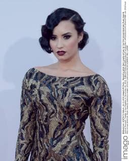 Recording artist Demi Lovato arrives for the 43rd annual American Music Awards held at Microsoft Theater in Los Angeles on November 22, 2015.  LAP20151122143 JIMxRUYMEN