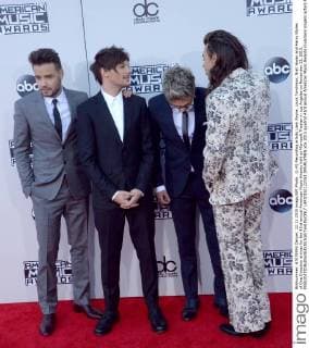 (L-R) Recording artists Liam Payne, Louis Tomlinson, Niall Horan and Harry Styles of One Direction arrives for the 43rd annual American Music Awards held at Microsoft Theater in Los Angeles on November 22, 2015.  LAP20151122153 JIMxRUYMEN