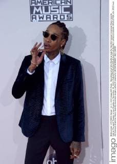 Recording artist Wiz Khalifa arrives for the 43rd annual American Music Awards held at Microsoft Theater in Los Angeles on November 22, 2015.  LAP20151122186 JIMxRUYMEN