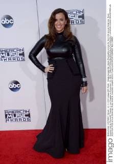 Singer songwriter Alanis Morissette arrives for the 43rd annual American Music Awards held at Microsoft Theater in Los Angeles on November 22, 2015.  LAP20151122225 JIMxRUYMEN
