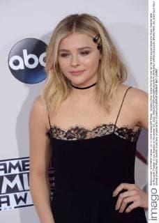 Actress Chloe Grace Moritz arrives for the 43rd annual American Music Awards held at Microsoft Theater in Los Angeles on November 22, 2015.  LAP20151122231 JIMxRUYMEN