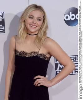 Actress Chloe Grace Moritz arrives for the 43rd annual American Music Awards held at Microsoft Theater in Los Angeles on November 22, 2015.  LAP20151122232 JIMxRUYMEN