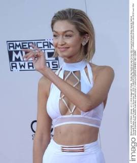 Model Gigi Hadid arrives for the 43rd annual American Music Awards held at Microsoft Theater in Los Angeles on November 22, 2015.  LAP20151122239 JIMxRUYMEN