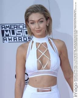 Model Gigi Hadid arrives for the 43rd annual American Music Awards held at Microsoft Theater in Los Angeles on November 22, 2015.  LAP20151122240 JIMxRUYMEN