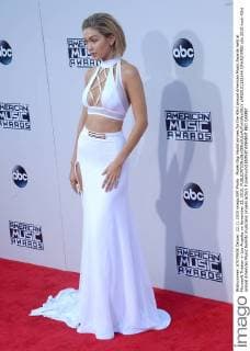 Model Gigi Hadid arrives for the 43rd annual American Music Awards held at Microsoft Theater in Los Angeles on November 22, 2015.  LAP20151122246 JIMxRUYMEN