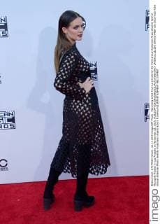 Recording artist Tove Lo arrives for the 43rd annual American Music Awards held at Microsoft Theater in Los Angeles on November 22, 2015.  LAP20151122280 JIMxRUYMEN