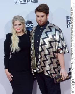 From left, recording artists Who is Fancy and Meghan Trainor arrive for the 43rd annual American Music Awards held at Microsoft Theater in Los Angeles on November 22, 2015.  LAP20151122283 JIMxRUYMEN