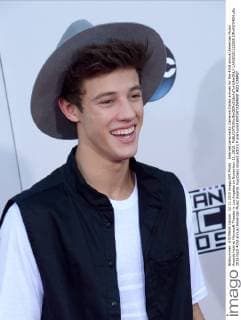 Internet personality Cameron Dallas arrives for the 43rd annual American Music Awards held at Microsoft Theater in Los Angeles on November 22, 2015.  LAP20151122288 JIMxRUYMEN