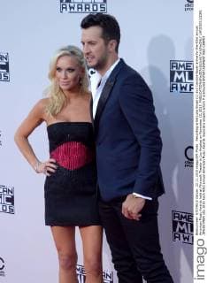 Recording artist Luke Bryan (L) and Caroline Boyer arrive for the 43rd annual American Music Awards held at Microsoft Theater in Los Angeles on November 22, 2015.  LAP20151122301 JIMxRUYMEN