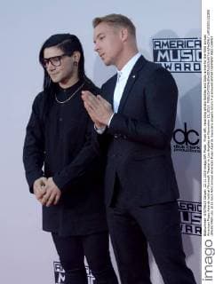 From left, recording artists Skrillex and Diplo arrive for the 43rd annual American Music Awards held at Microsoft Theater in Los Angeles on November 22, 2015.  LAP20151122308 JIMxRUYMEN
