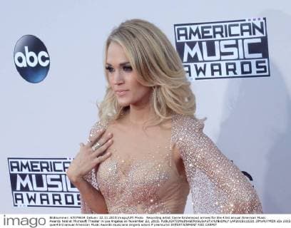 Recording artist Carrie Underwood arrives for the 43rd annual American Music Awards held at Microsoft Theater in Los Angeles on November 22, 2015.  LAP2015112231 JIMxRUYMEN