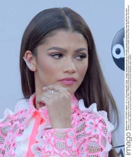 Singer Zendaya arrives for the 43rd annual American Music Awards held at Microsoft Theater in Los Angeles on November 22, 2015.  LAP20151122329 JIMxRUYMEN
