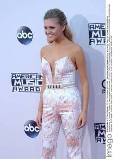 Recording artist Kelsea Ballerini arrives for the 43rd annual American Music Awards held at Microsoft Theater in Los Angeles on November 22, 2015.  LAP20151122348 JIMxRUYMEN