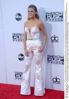 Recording artist Kelsea Ballerini arrives for the 43rd annual American Music Awards held at Microsoft Theater in Los Angeles on November 22, 2015.  LAP20151122349 JIMxRUYMEN