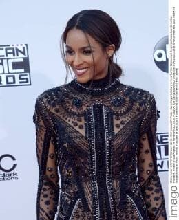 Recording artist Ciara arrives for the 43rd annual American Music Awards held at Microsoft Theater in Los Angeles on November 22, 2015.  LAP2015112256 JIMxRUYMEN