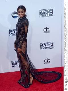 Recording artist Ciara arrives for the 43rd annual American Music Awards held at Microsoft Theater in Los Angeles on November 22, 2015.  LAP2015112261 JIMxRUYMEN