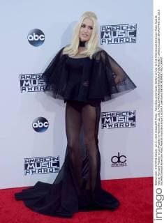 Recording artist Gwen Stefani arrives for the 43rd annual American Music Awards held at Microsoft Theater in Los Angeles on November 22, 2015.  LAP2015112265 JIMxRUYMEN