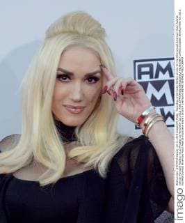 Recording artist Gwen Stefani arrives for the 43rd annual American Music Awards held at Microsoft Theater in Los Angeles on November 22, 2015.  LAP2015112268 JIMxRUYMEN