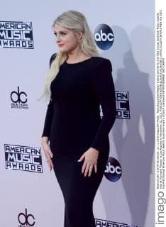 Recording artist Meghan Trainor arrives for the 43rd annual American Music Awards held at Microsoft Theater in Los Angeles on November 22, 2015.  LAP2015112279 JIMxRUYMEN