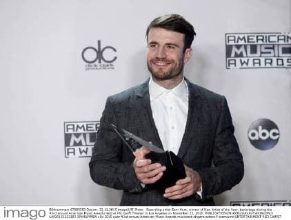 Recording artist Sam Hunt, winner of New Artist of the Year, backstage during the 43rd annual American Music Awards held at Microsoft Theater in Los Angeles on November 22, 2015.  LAP20151122383 JIMxRUYMEN