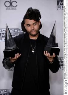 Recording artist The Weeknd, winner of Favorite Soul R&B Male Artist and Favorite Soul R&B Album, appears backstage during the 43rd annual American Music Awards held at Microsoft Theater in Los Angeles on November 22, 2015.  LAP20151122423 JIMxRUYMEN