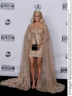 Recording artist Carrie Underwood, winner of Favorite Country Female Artist, appears backstage during the 43rd annual American Music Awards held at Microsoft Theater in Los Angeles on November 22, 2015.  LAP20151122435 JIMxRUYMEN