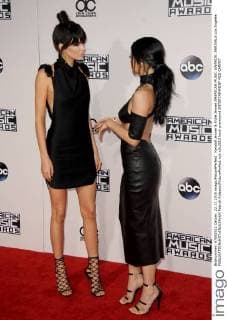 Kendall Jenner & Kylie Jenner AMERICAN MUSIC AWARDS: ARRIVALS Los Angeles  Patrick Rideaux PicturePerfect