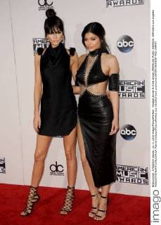 Kendall Jenner & Kylie Jenner AMERICAN MUSIC AWARDS: ARRIVALS Los Angeles  Patrick Rideaux PicturePerfect