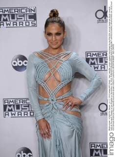 Host Jennifer Lopez appears backstage during the 43rd annual American Music Awards held at Microsoft Theater in Los Angeles on November 22, 2015.  LAP20151122462 JIMxRUYMEN
