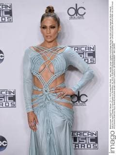 Host Jennifer Lopez appears backstage during the 43rd annual American Music Awards held at Microsoft Theater in Los Angeles on November 22, 2015.  LAP20151122456 JIMxRUYMEN