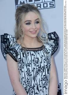 Actress Sabrina Carpenter arrives for the 43rd annual American Music Awards held at Microsoft Theater in Los Angeles on November 22, 2015.  LAP20151122490 JIMxRUYMEN