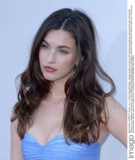 Rainey Qualley arrives for the 43rd annual American Music Awards held at Microsoft Theater in Los Angeles on November 22, 2015.  LAP20151122553 JIMxRUYMEN