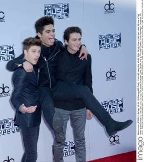 From left, recording artists Ricky Garcia, Emery Kelly and Liam Attridge of the music group Forever in Your Mind arrive for the 43rd annual American Music Awards held at Microsoft Theater in Los Angeles on November 22, 2015.  LAP20151122496 JIMxRUYMEN