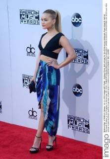 Actress Olivia Holt arrives for the 43rd annual American Music Awards held at Microsoft Theater in Los Angeles on November 22, 2015.  LAP20151122511 JIMxRUYMEN