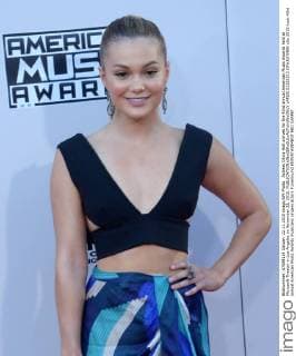 Actress Olivia Holt arrives for the 43rd annual American Music Awards held at Microsoft Theater in Los Angeles on November 22, 2015.  LAP20151122513 JIMxRUYMEN