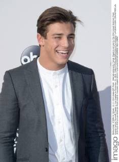 Internet personality Tanner Zagarino arrives for the 43rd annual American Music Awards held at Microsoft Theater in Los Angeles on November 22, 2015.  LAP20151122541 JIMxRUYMEN