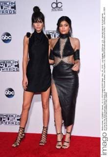 Nov. 22, 2015 - Los Angeles, California, U.S. - Kendall Jenner & Kylie Jenner arrives for the 2015 American Music Awards at the Microsoft theater. Los Angeles U.S. - ZUMAo05_