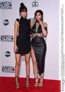 Nov. 22, 2015 - Los Angeles, California, U.S. - Kendall Jenner & Kylie Jenner arrives for the 2015 American Music Awards at the Microsoft theater. Los Angeles U.S. - ZUMAo05_