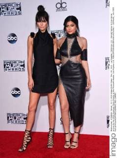 Nov. 22, 2015 - Los Angeles, California, U.S. - Kendall Jenner & Kylie Jenner arrives for the 2015 American Music Awards at the Microsoft theater. Los Angeles U.S. - ZUMAo05_