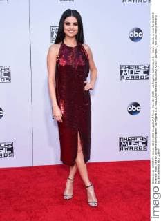 Nov. 22, 2015 - Los Angeles, California, U.S. - Selena Gomez arrives for the 2015 American Music Awards at the Microsoft theater. Los Angeles U.S. - ZUMAo05_